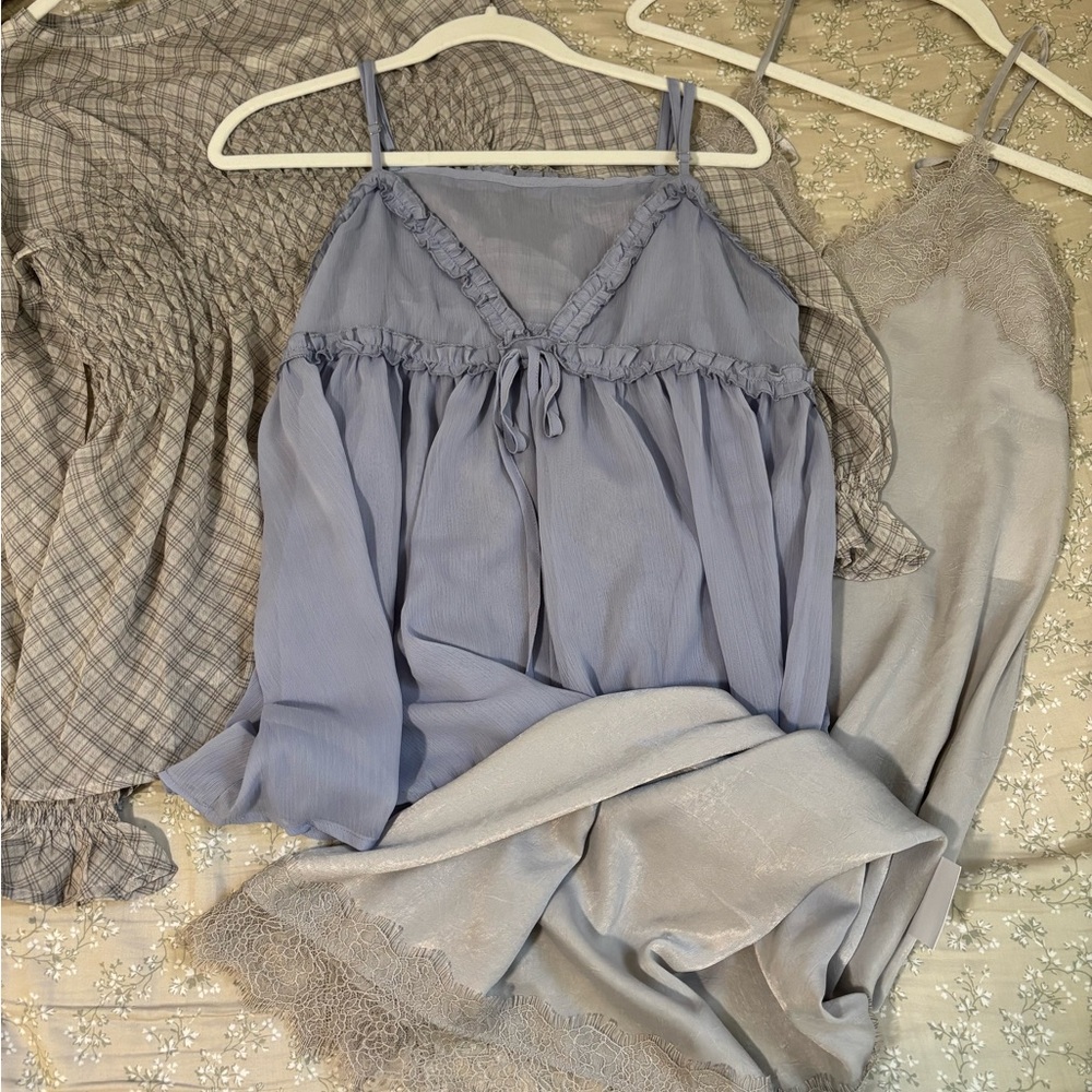 Nightgowns and top